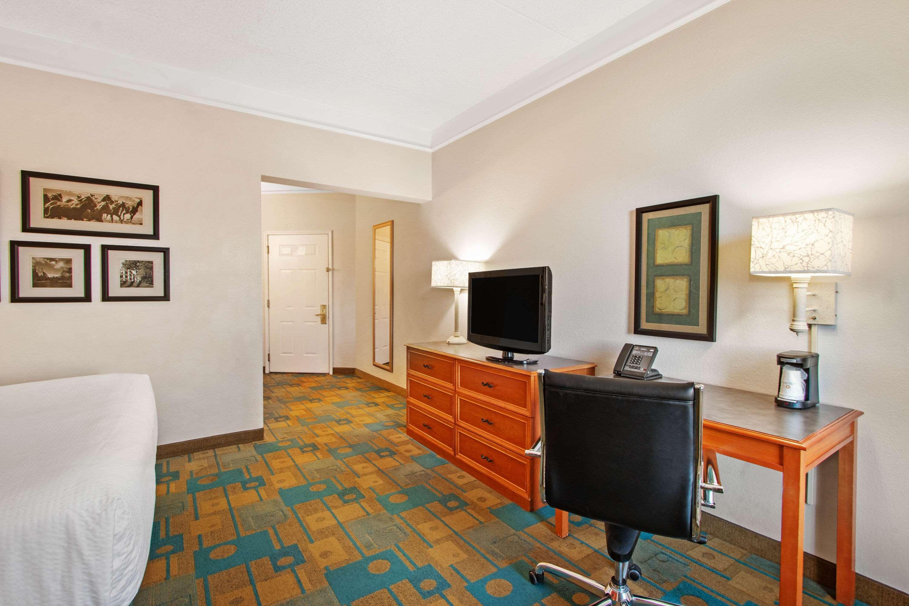 La Quinta By Wyndham Albuquerque West Hotel Bagian luar foto